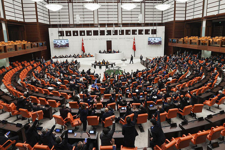 Emekli maaşına zam teklifi TBMM den  geçti.