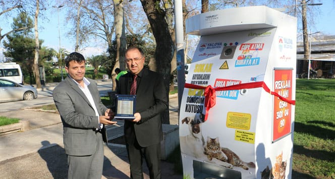 Engin Girgin'den "Sokak Hayvanlarını Doyuran Geri Dönüşüm Kutusu proje" devam ediyor