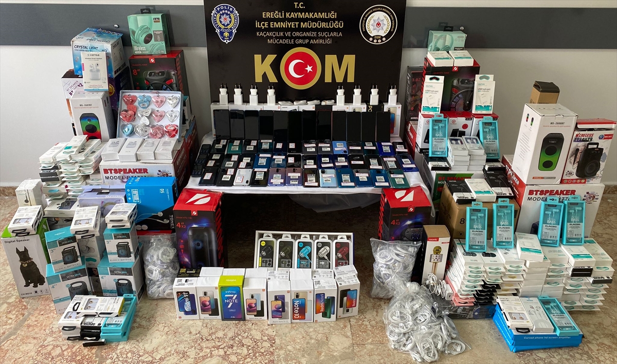 Ereğli'de 64 gümrük kaçağı cep telefonu ele geçirildi