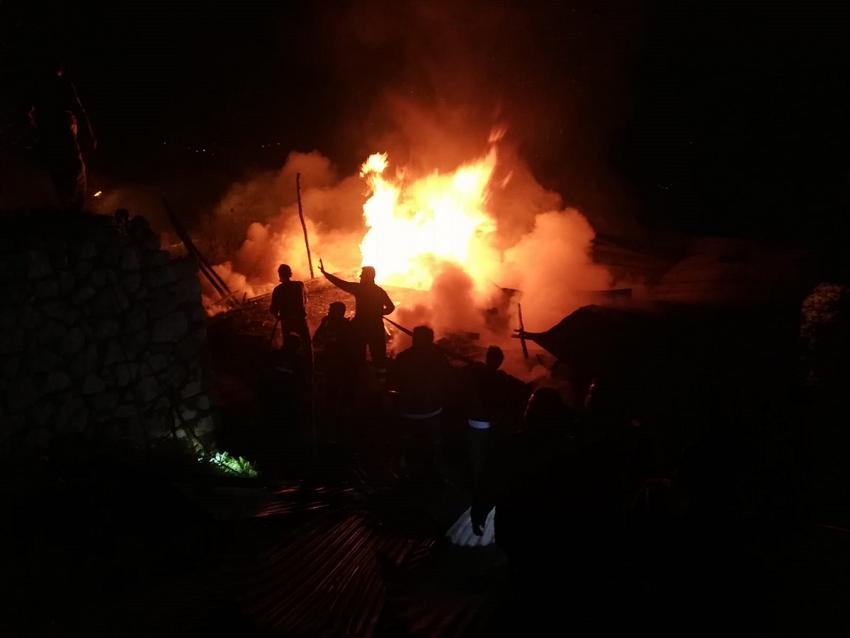 Ermenek’te bir köy alevler içinde kaldı! 5 ev kül oldu