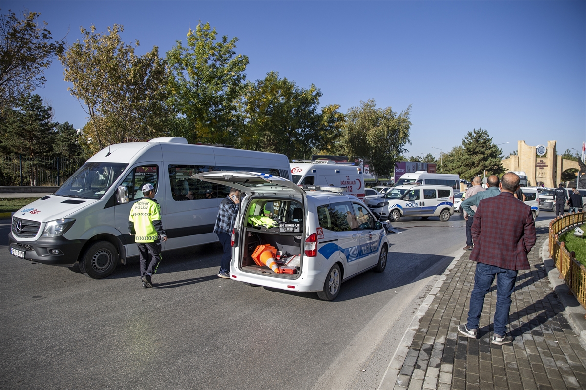 Erzurum Motosikletten düşen sürücü öğrenci servisinin altında kalarak can verdi