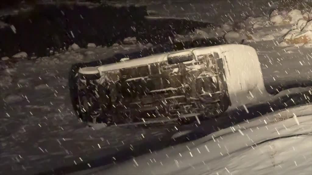 ERZURUM - Şarampole yuvarlanan midibüsteki 12 kişi yaralandı