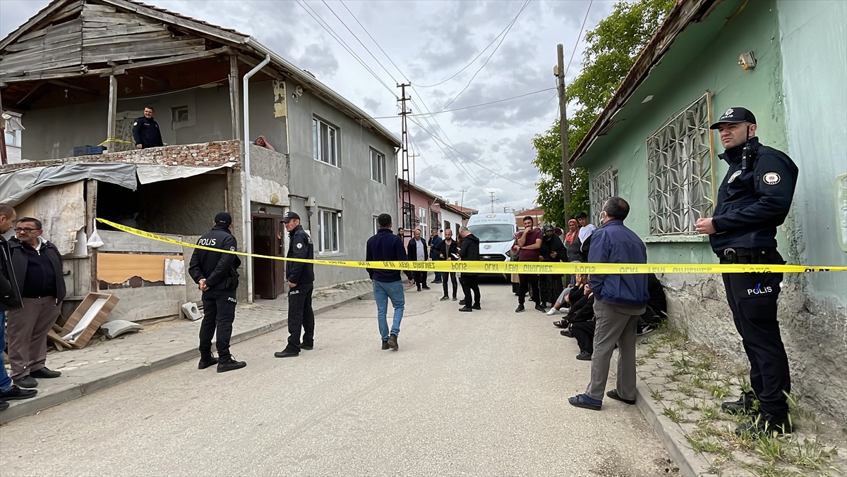 Eskişehir'de 15 yaşındaki oğlunun tüfekle vurduğu öne sürülen kadın öldü