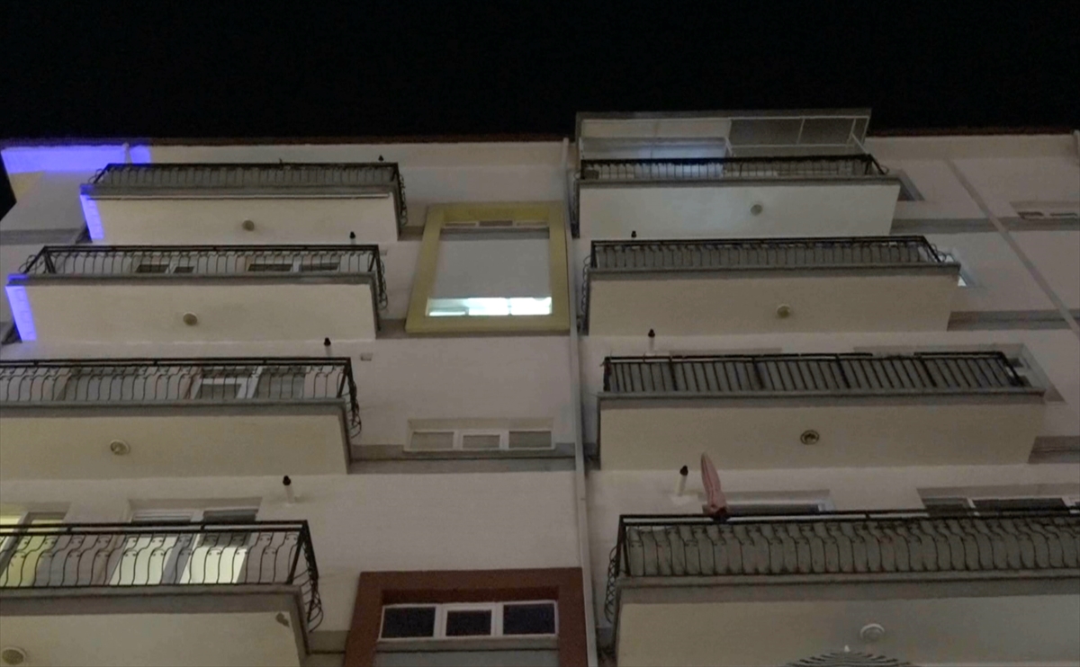 Eskişehir'de apartmanın 5'inci katından düşen kadın öldü