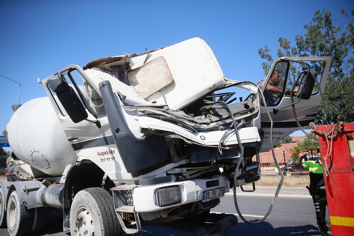 Eskişehir'de meydana gelen zincirleme trafik kazasında 14 kişi yaralandı