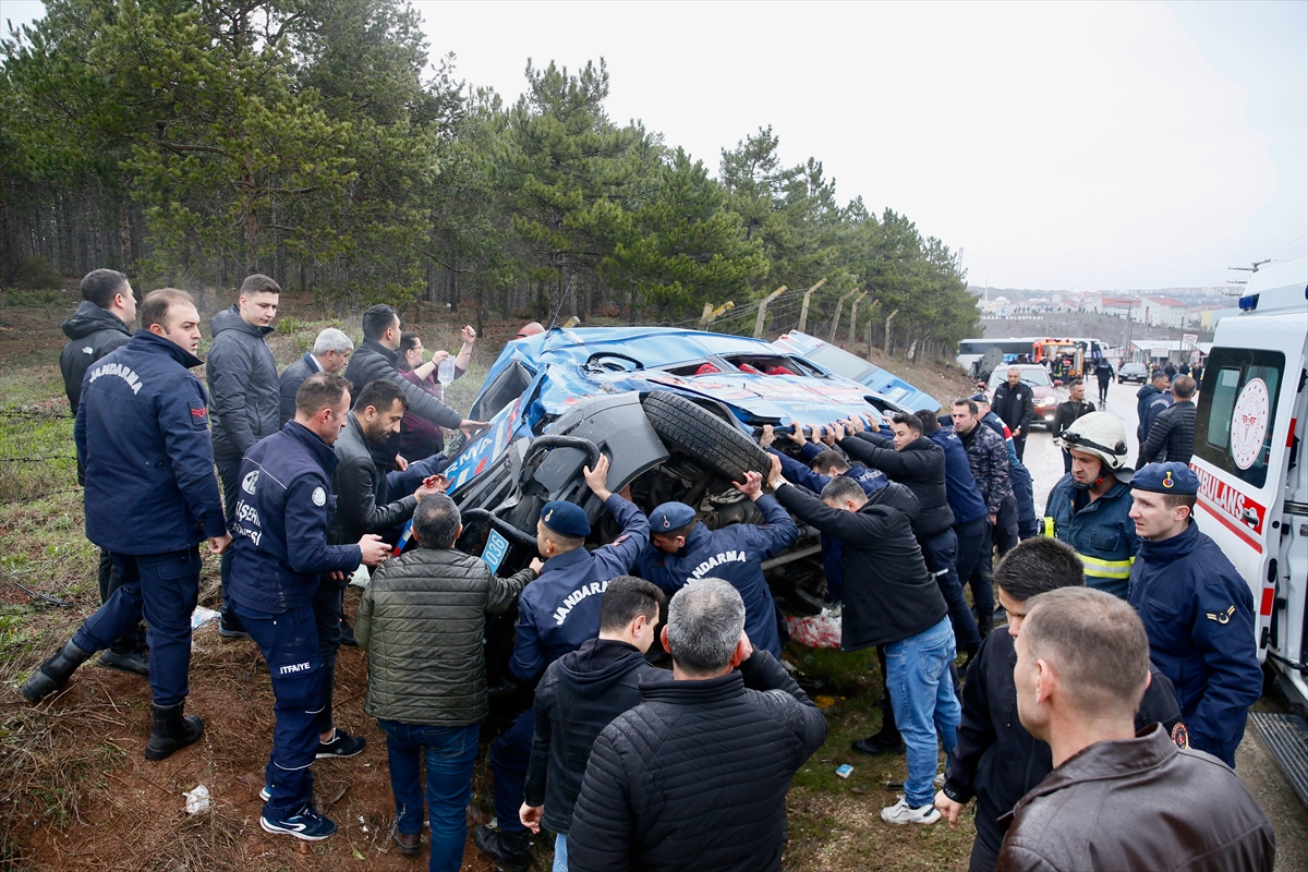Eskişehir'de zincirleme trafik kazasında 12'si asker 14 kişi yaralandı
