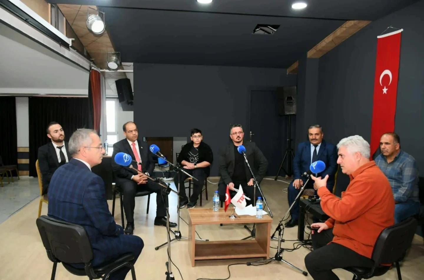 FEN  LİSESİ TRT Türkü Radyosu "Genç Türkü "programına konuk oldu.