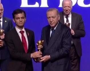 Filistin'e destek verdiği için şampiyonluğu iptal edilmişti! Ödülünü Başkan Erdoğan verdi