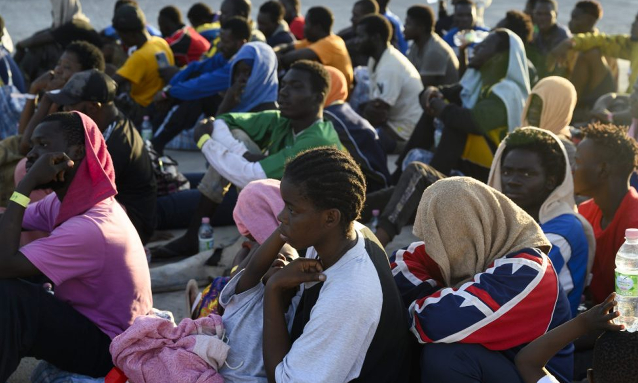 Fransızlara göçmenlerle evlenme yasağı! Anayasa'ya aykırılık tartışılıyor