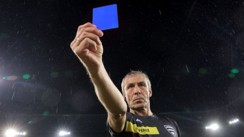 Futbolda tarihi yenilik! Sarı ve kırmızıdan sonra bir kart daha geliyor