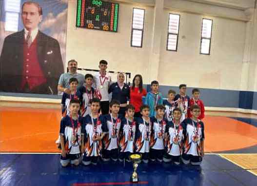 Gazi İlkokulu finaldeki rakibini yenerek  il birincisi oldu