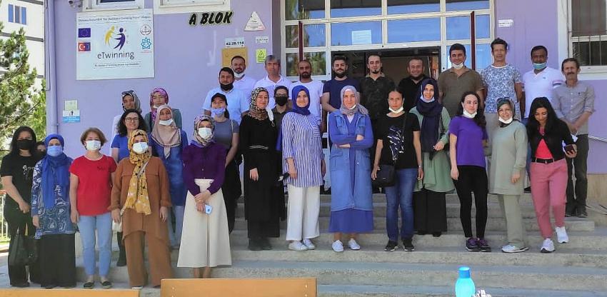 GAZİ ORTAOKULUNUN BAŞARI KLASİĞİ DEVAM EDİYOR