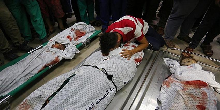 Gazzeli genç fotoğraflarını çektiği şehitlerin arasında kendi kardeşlerini buldu