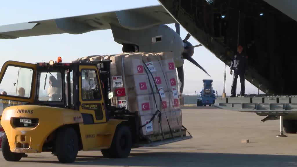 Gazzeli siviller için Türkiye'nin insani yardımlarını taşıyan üçüncü uçak hareket etti