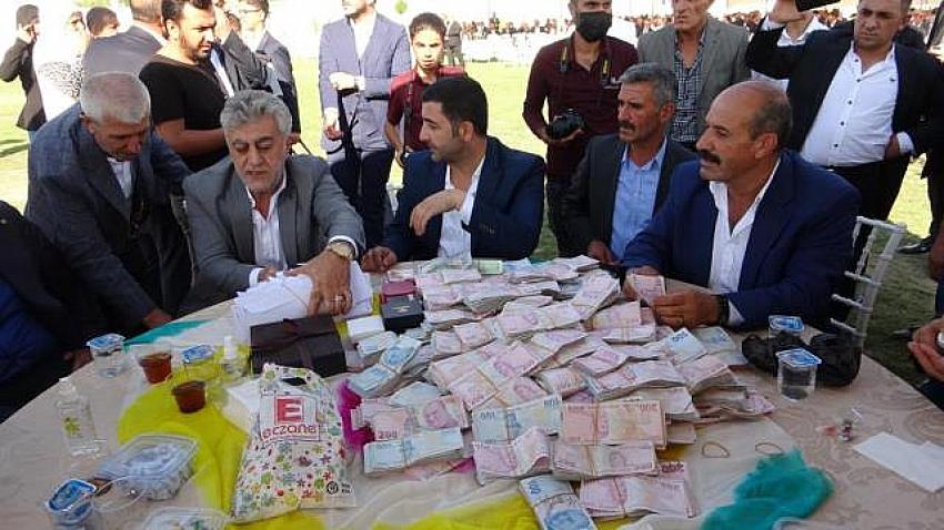 Geline kilolarca altın, damada 3,4 milyon TL para takıldı