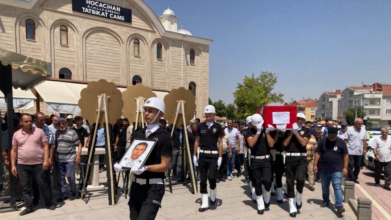 Görevi başında kalp krizi geçirerek hayatını kaybeden Polisin cenazesi Konya'da defnedildi
