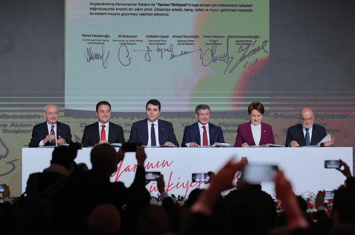 'Güçlendirilmiş Parlamenter Sistem' imza töreni