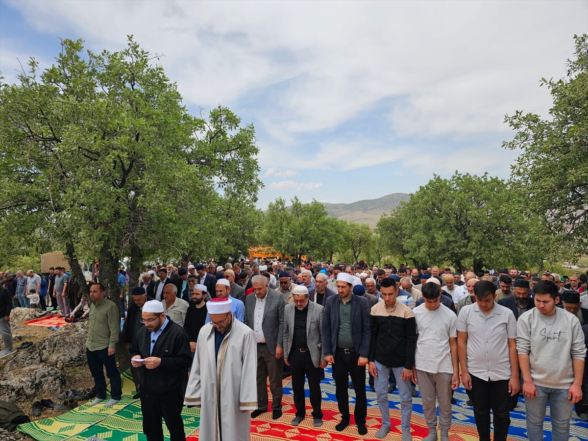 Güneysınır'da çiftçiler yağmur duasına çıktı