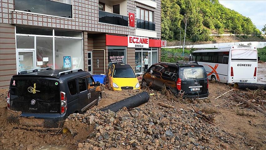 Güneysu'daki sel ve heyelanın hasarı gün ağarınca ortaya çıktı