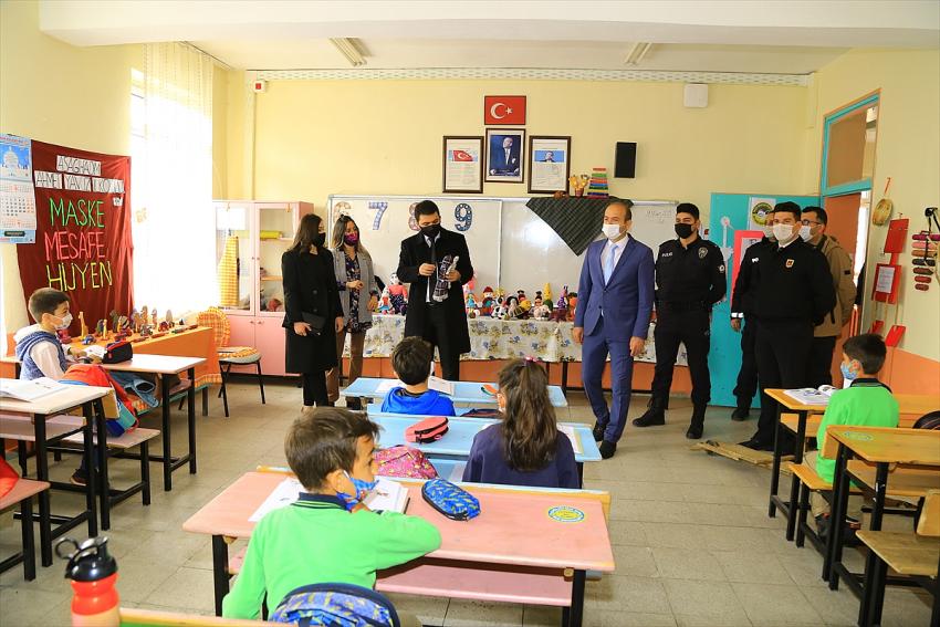  Hadim’de ilkokul öğrencilerinden “Atadan Toruna Oyuncaklar” sergisi