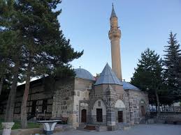 HAFTANIN HUTBESİ BİZİ BİZ YAPAN DEĞERLERE SAHİP ÇIKALIM