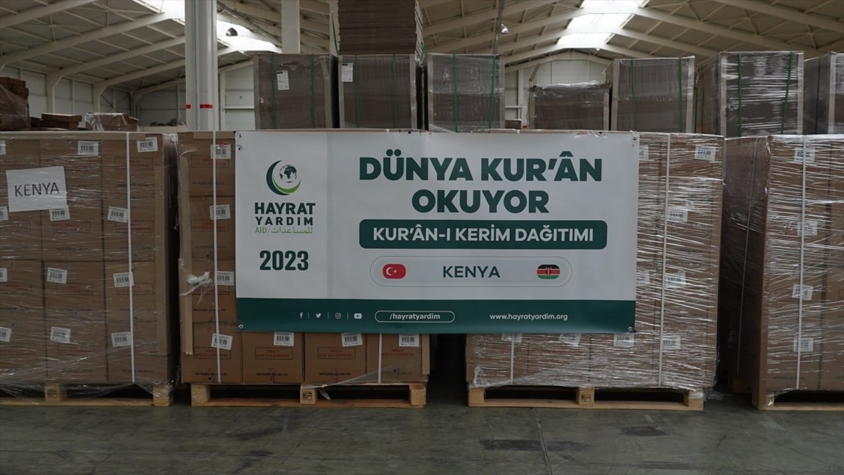 Hayrat İnsani Yardım Derneği, Kenya'ya 50 bin Kur'an-ı Kerim gönderdi