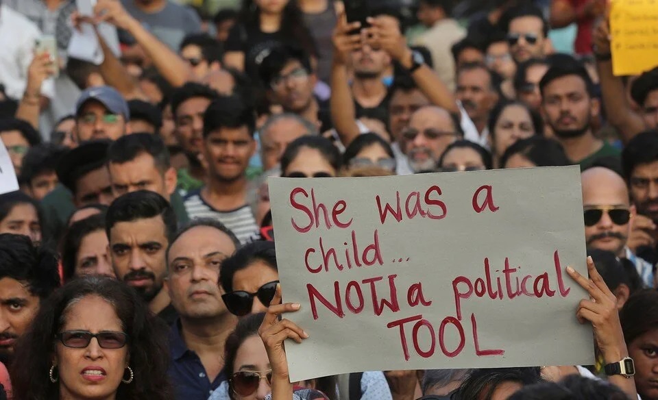 Hindistan'da bir çocuk toplu tecavüz şikayetiyle gittiği karakolda tecavüze uğradı