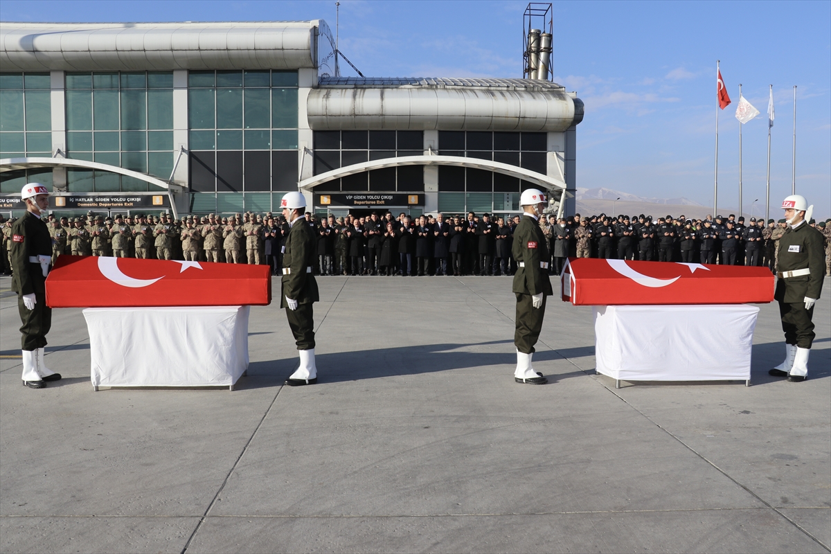 Iğdır'daki trafik kazasında şehit olan 2 asker için tören düzenlendi