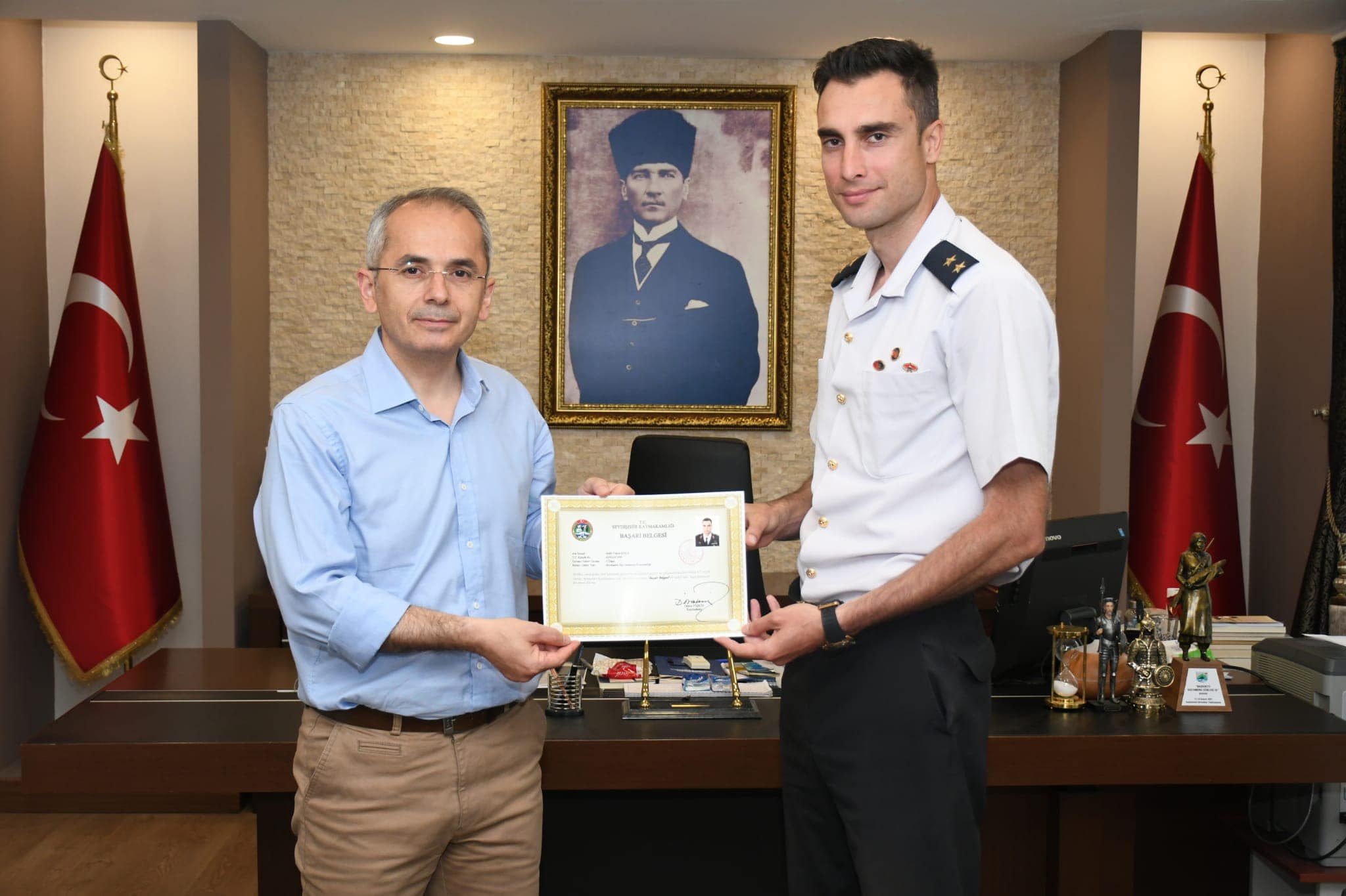 İlçe  Jandarma Komutanı  J. Ütğm. Salih Yahya Koca Seydişehir'e  veda  ediyor.