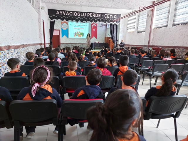 İlçe Sağlık Müdürlüğünden Öğrencilere  Obezite  Sağlıklı  beslenme semineri