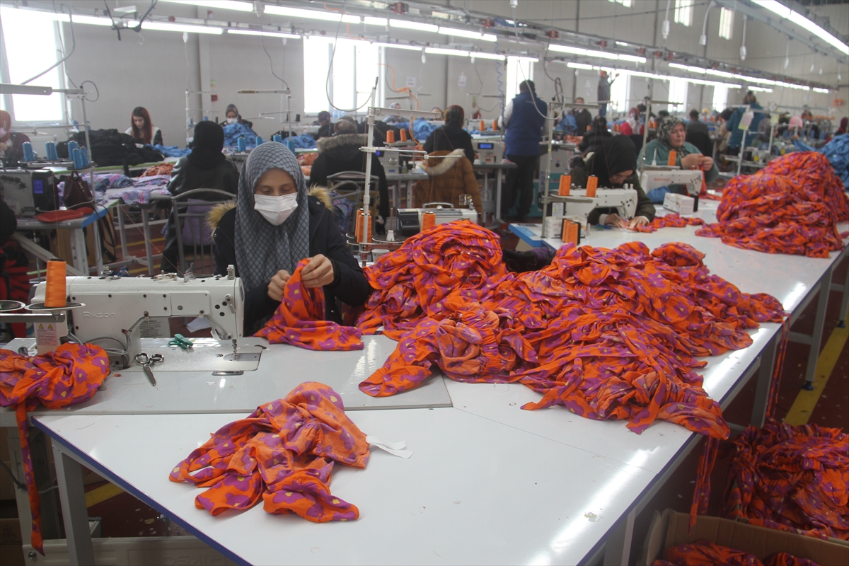 İlçedeki tekstil atölyesi yöre halkına "ekmek kapısı" oldu