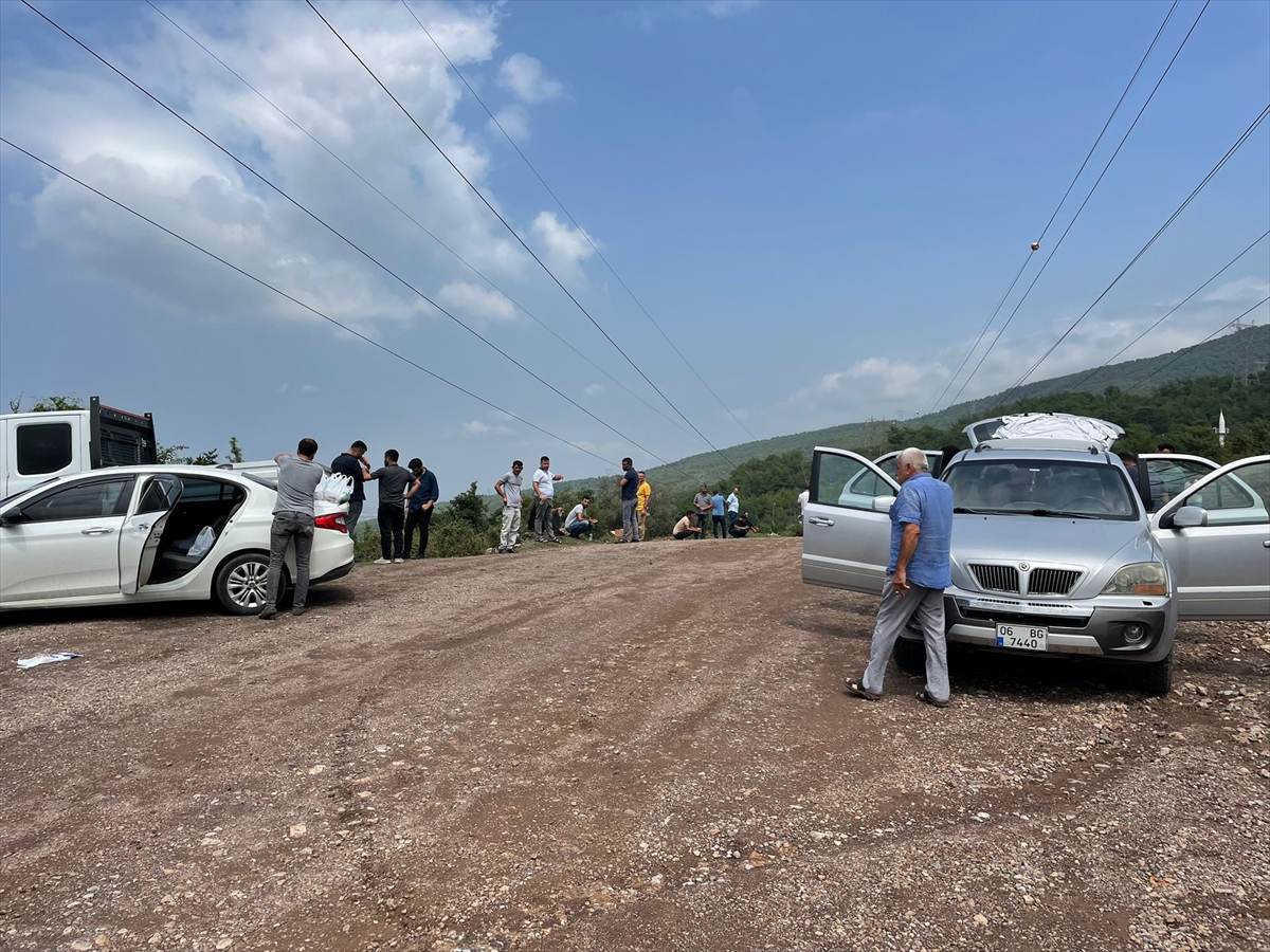 İşçileri taşıyan kamyonet uçuruma devrildi: 3 ölü