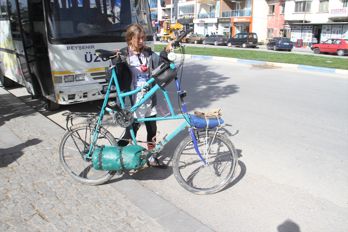 İspanya'dan bisikletleriyle Avrupa ve Asya turuna çıkan iki turist, Konya'da mola verdi