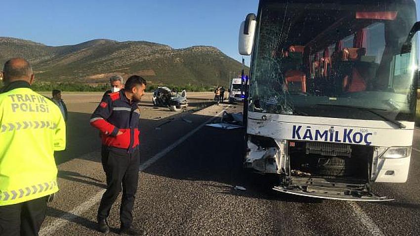 Isparta - Konya kara yolunda yolcu otobüsü hafif ticari araçla çarpıştı