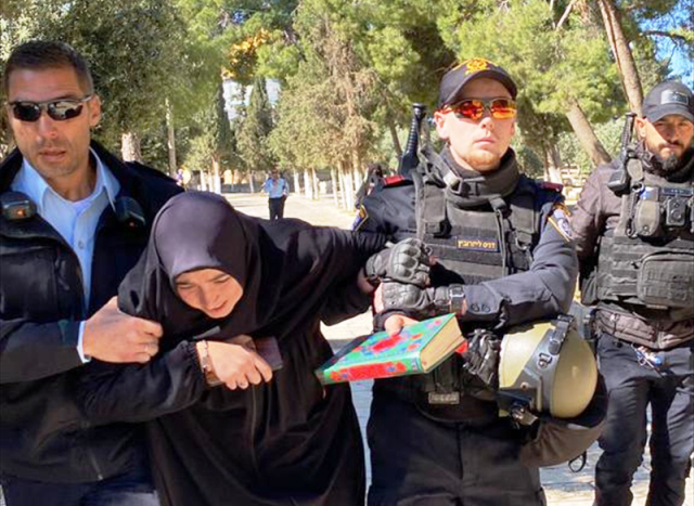 İsrail polisi, Aksa'da Kur'an-ı Kerim okuyan Türk vatandaşını gözaltına aldı