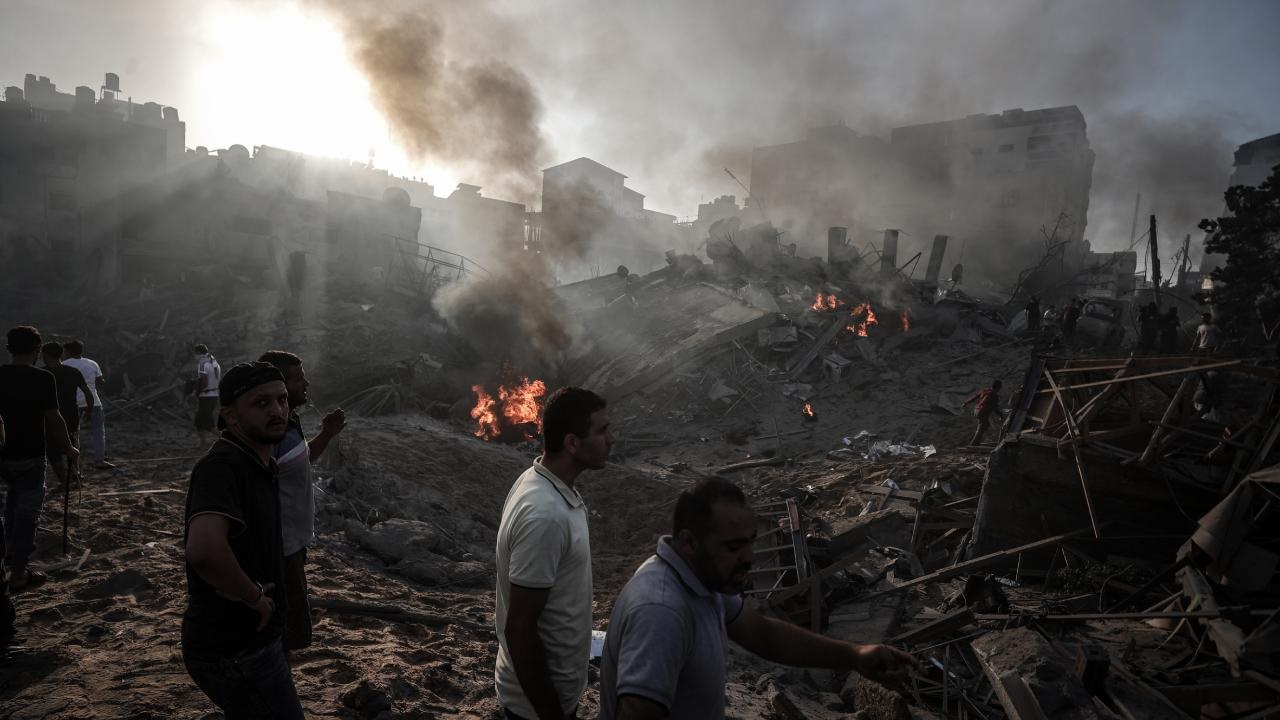 İsrail savaş uçakları Türk-Filistin Dostluk Hastanesi'ni vurdu