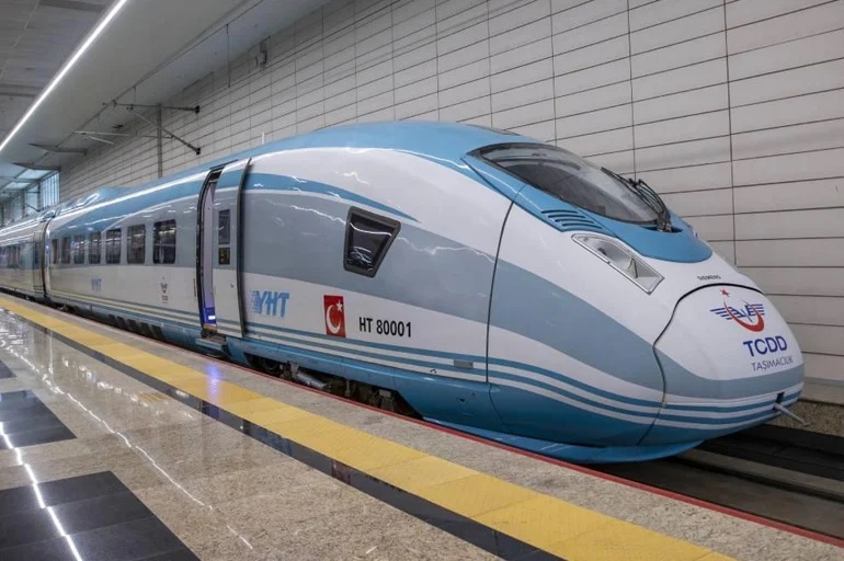 İstanbul-Ankara arası 80 dakikaya düşüyor! Bakan Uraloğlu böyle duyurdu: Uçak hızında geçilecek