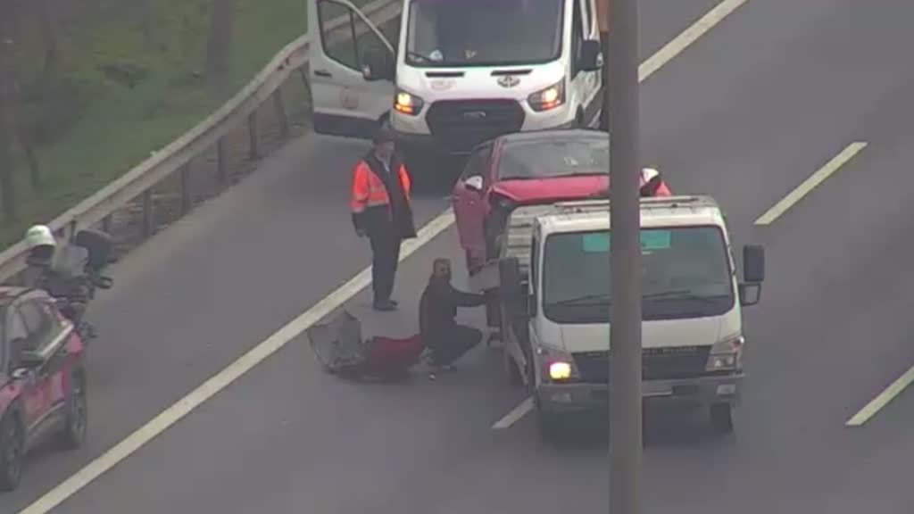 İSTANBUL - Başakşehir'de 2 motosiklet ile otomobilin çarpıştığı kazada 4'ü polis 5 kişi yaralandı