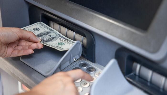 İstanbul'da ATM'lere sahte dolar yatırmışlardı! 11 zanlıdan 4'ü tutuklandı