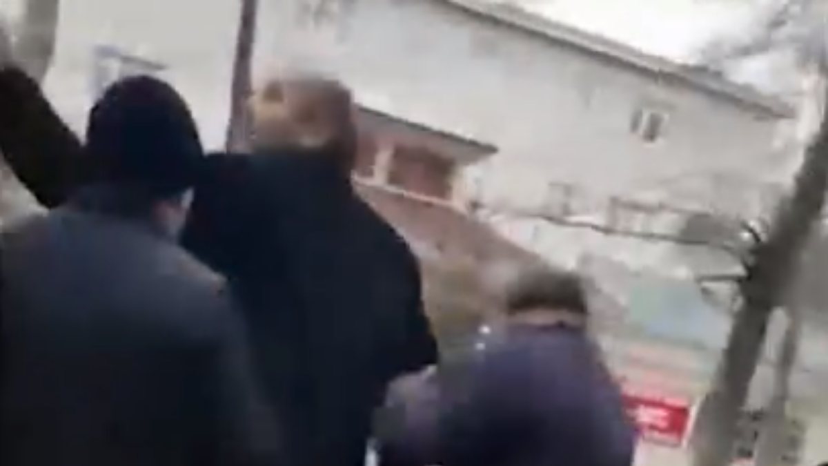 İstanbul'da cenazede ‘hakkımı helal etmiyorum’ diye bağırdı