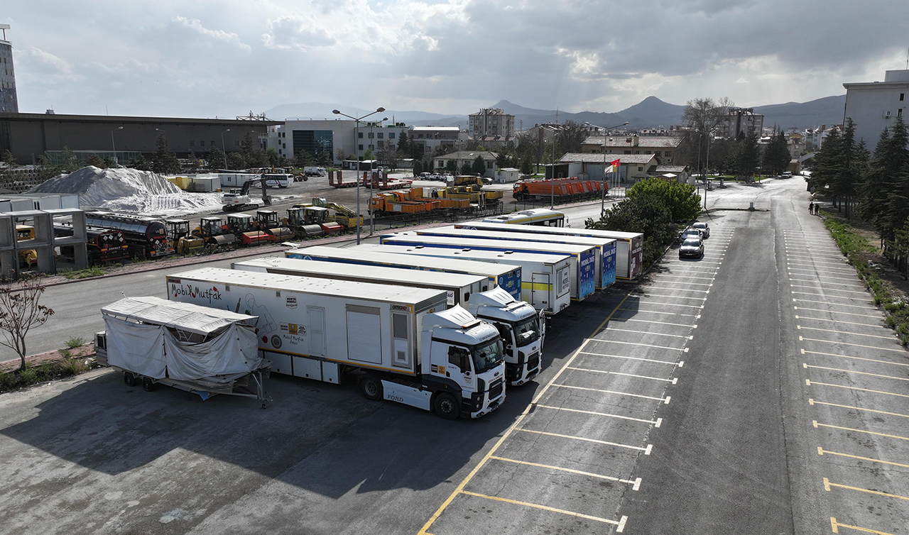 İstanbul'daki depremlerin ardından Konya'dan mobil destek araçları gönderildi