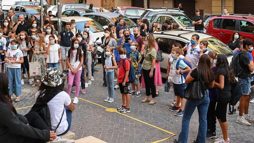 İtalya’da öğretmen ve öğrencilere ‘Aşı kartı’ zorunluluğu getirildi
