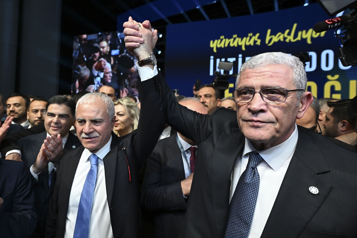 İYİ Parti 5. Olağanüstü Kurultayı'nda genel başkanlığa Müsavat Dervişoğlu seçildi