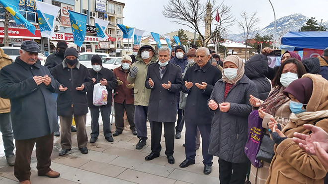 İyi Parti Seydişehir İlçe Teşkilatı 18 Mart Çanakkale şehitlerini anma etkinliği düzenledi.