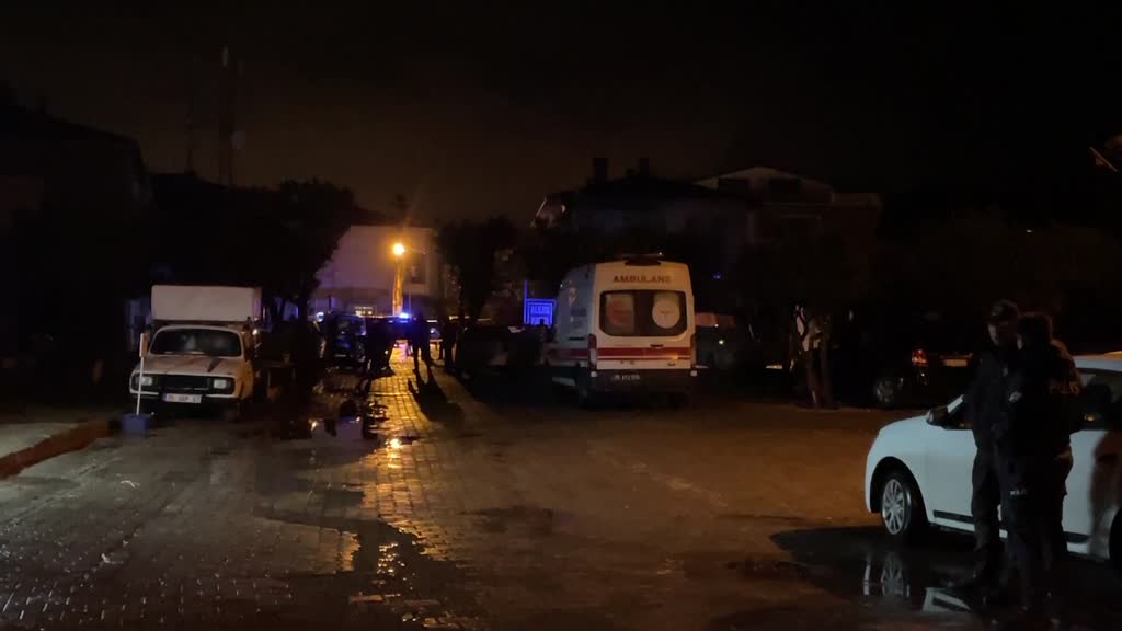 İZMİR - Akrabalar arasındaki silahlı kavgada 2 kişi öldü