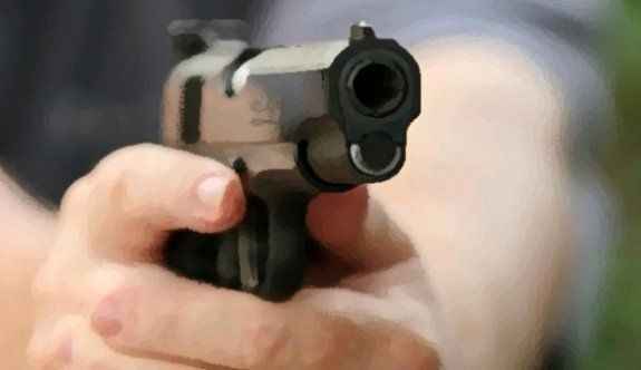 İzmir'de 12 yaşındaki çocuk, silahla oynarken kuzenini vurdu