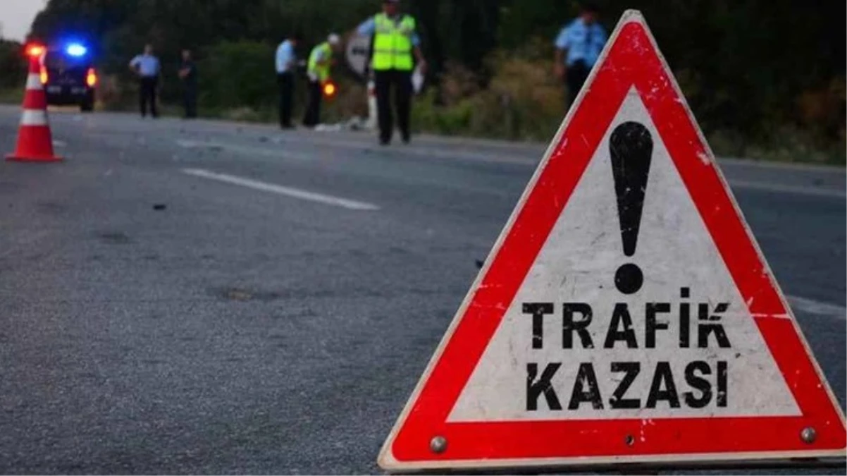 İzmir'de otomobil karşı şeritten gelen minibüse çarptı: 4 ölü, 21 yaralı
