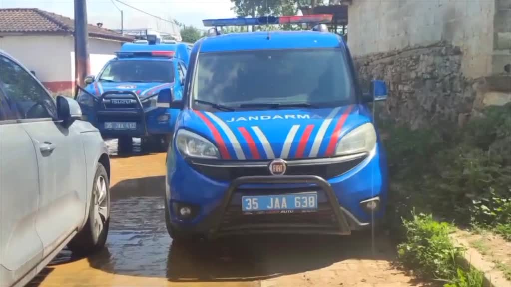 İZMİR - Tartıştığı oğlunu av tüfeğiyle vurarak öldüren baba gözaltına alındı