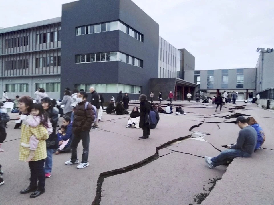 Japonya'da 7.4 büyüklüğünde deprem! Tsunami uyarısı verildi