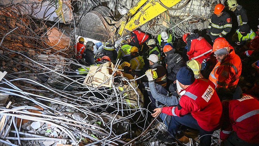 Kahramanmaraş merkezli depremlerde 20 bin 665 kişi hayatını kaybetti